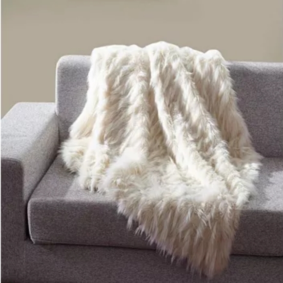 Celebrity Home Other - Celebrity Home Luxurious Faux Fur Throw